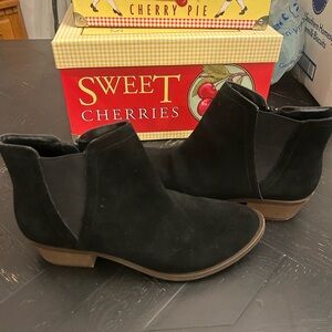 Kensie Black Suede Ankle Booties